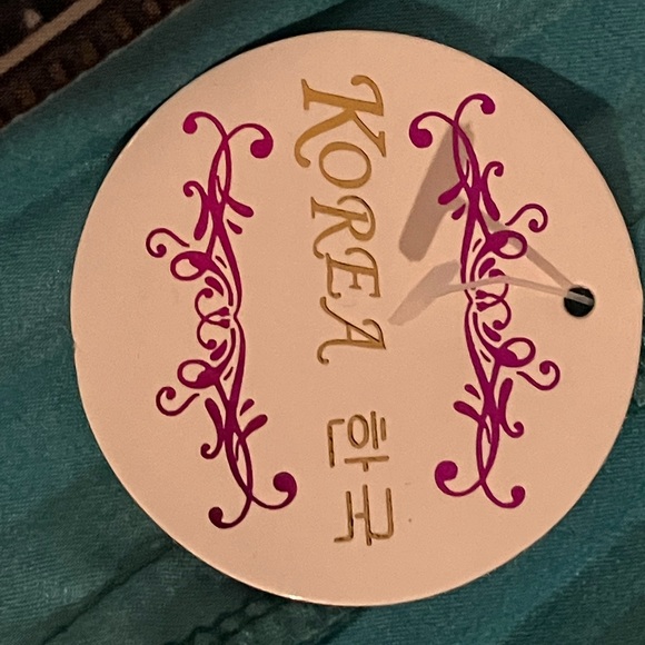 🦩3 for $30 🦩 NWT stunning floaty silky top. An absolute eye-catcher - Picture 2 of 10